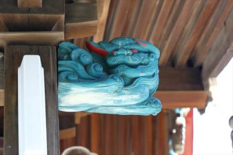 菊水神社 木に彫られた狛犬様