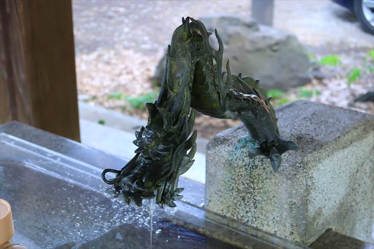 札幌三吉神社 手水舎の龍神様