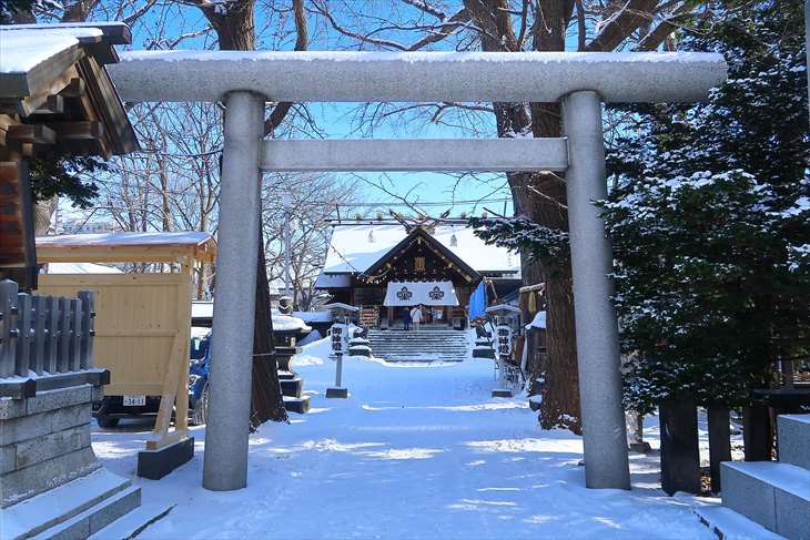 札幌諏訪神社 鳥居 冬