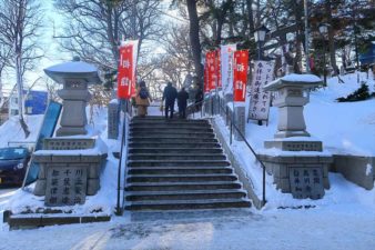 手稲神社 冬の参道の階段