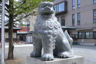 北海道神宮頓宮 恋愛成就の狛犬様