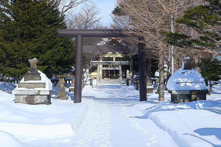 江南神社 冬の参道