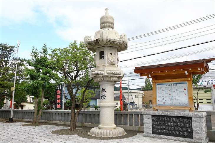 西野神社 巨大な石灯籠（大灯籠）