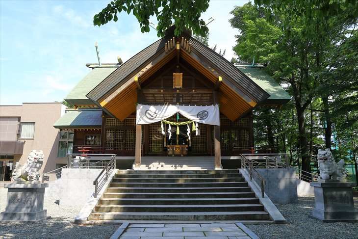 信濃神社 社殿