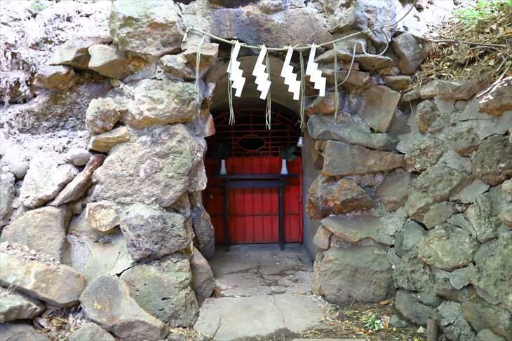 白石神社 洞窟
