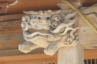 相馬神社 木彫りの阿吽像