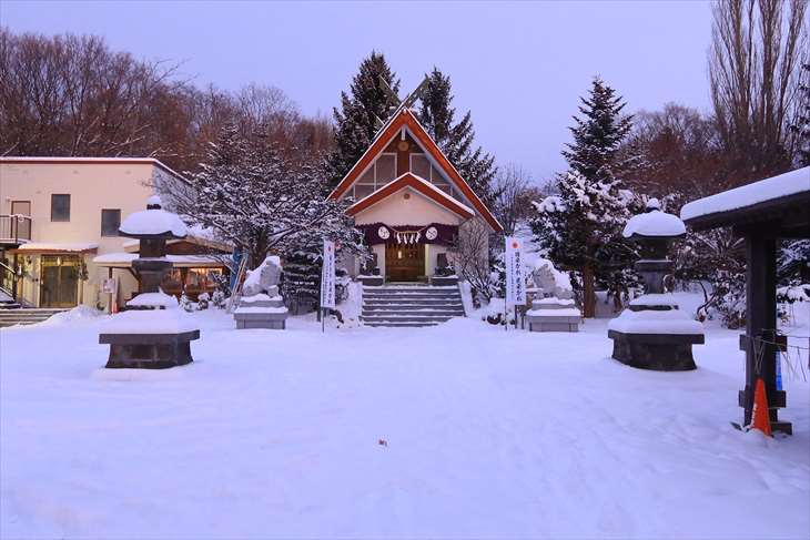 上手稲神社の境内