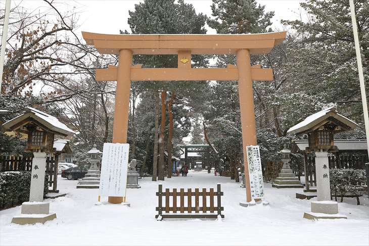 雪降る琴似神社