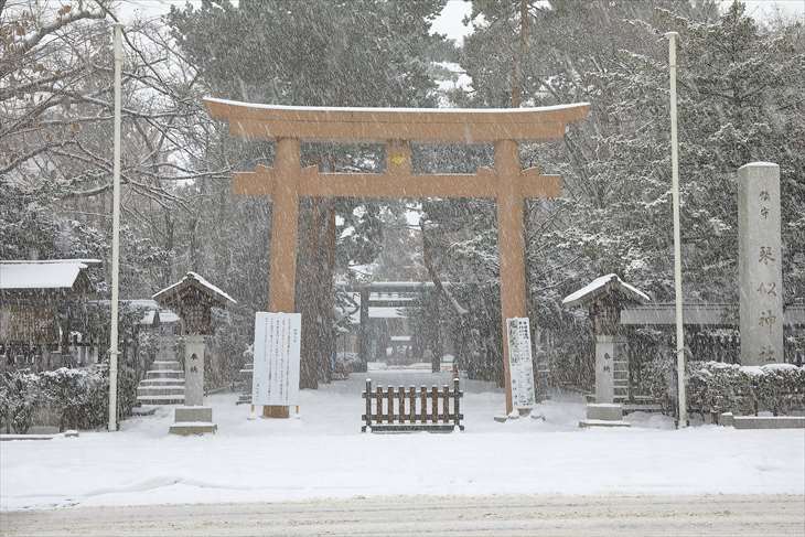 雪降る琴似神社