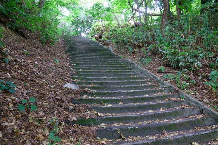 札幌伏見稲荷神社への階段