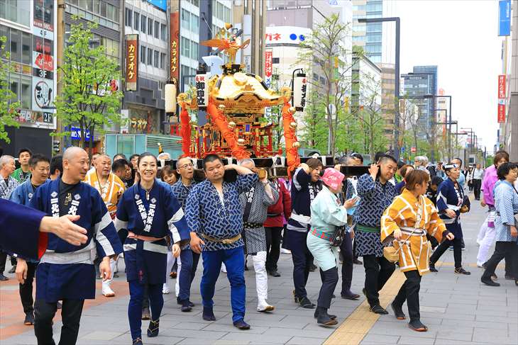 札幌三吉神社のお祭り 神輿渡御