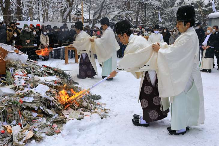北海道神宮のどんど焼き（古神札焼納祭）